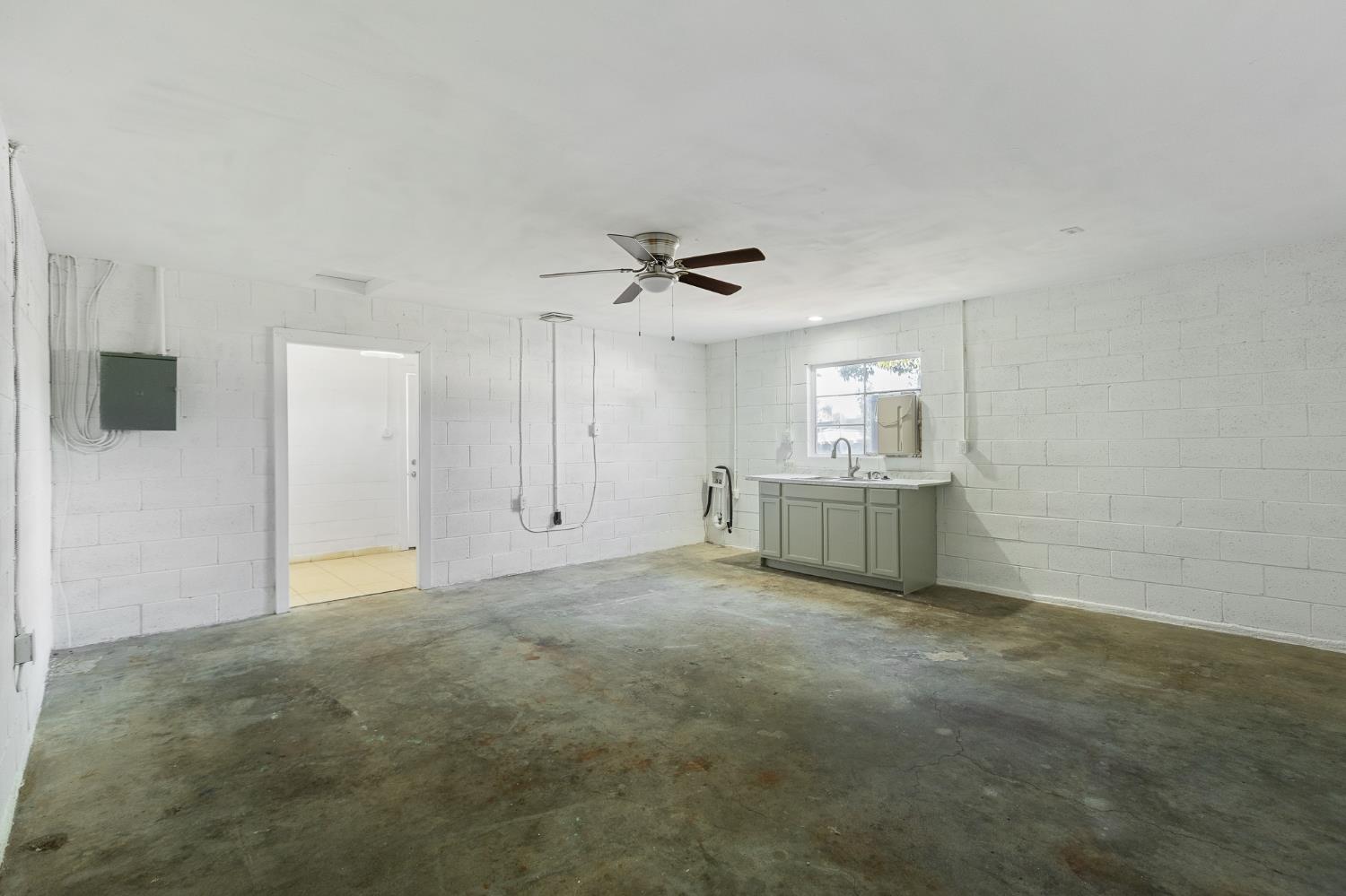 496 E Putnam, Porterville, CA 93257