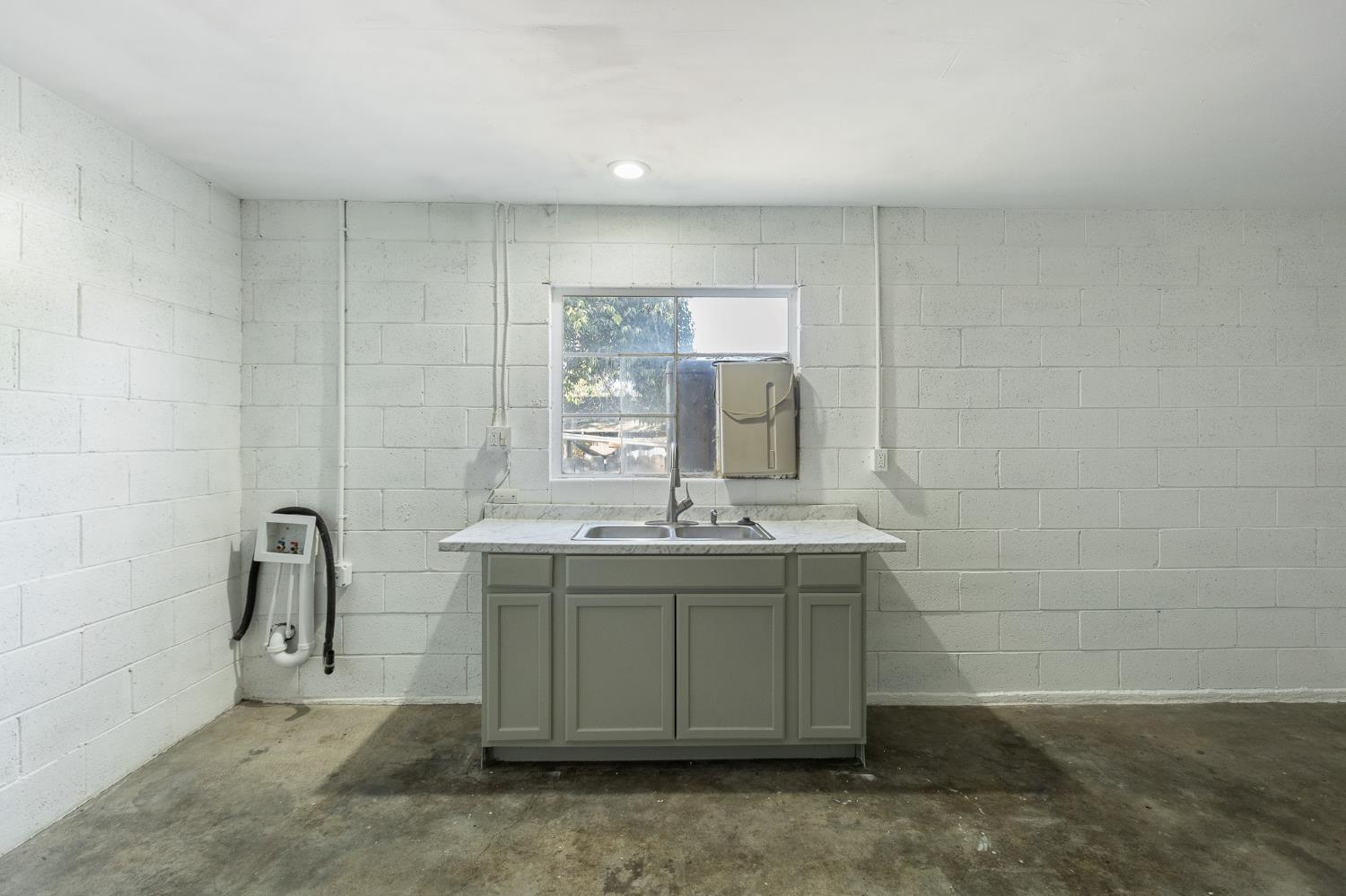 496 E Putnam, Porterville, CA 93257