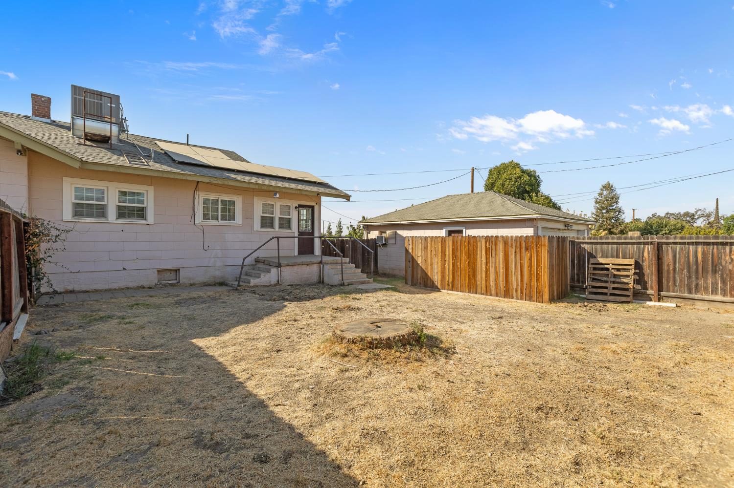 496 E Putnam, Porterville, CA 93257
