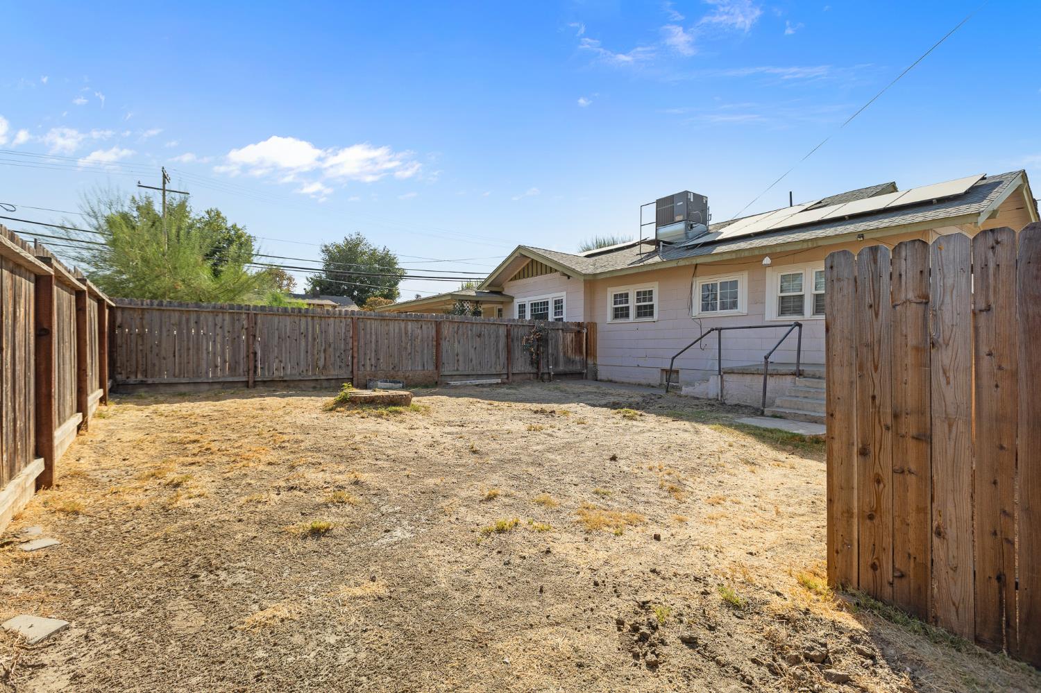 496 E Putnam, Porterville, CA 93257