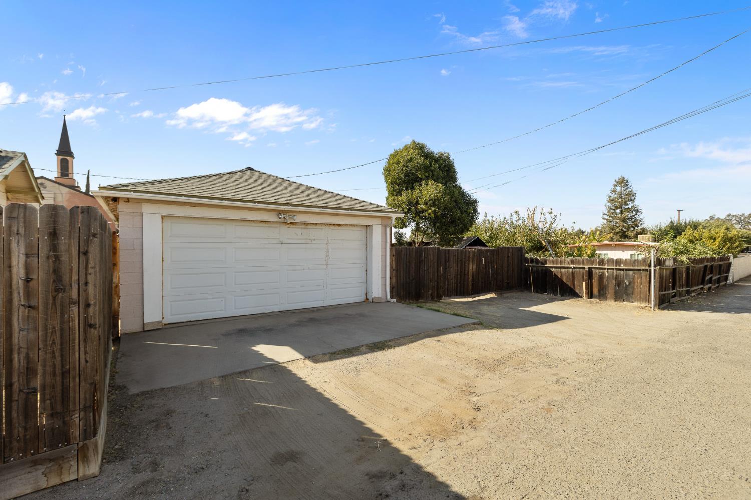 496 E Putnam, Porterville, CA 93257