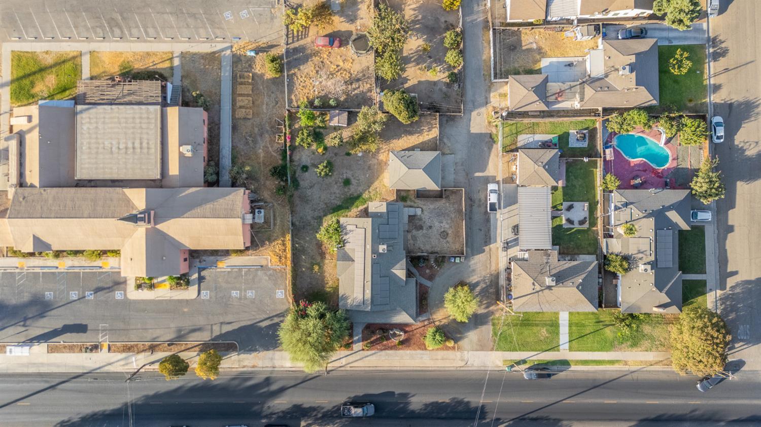 496 E Putnam, Porterville, CA 93257