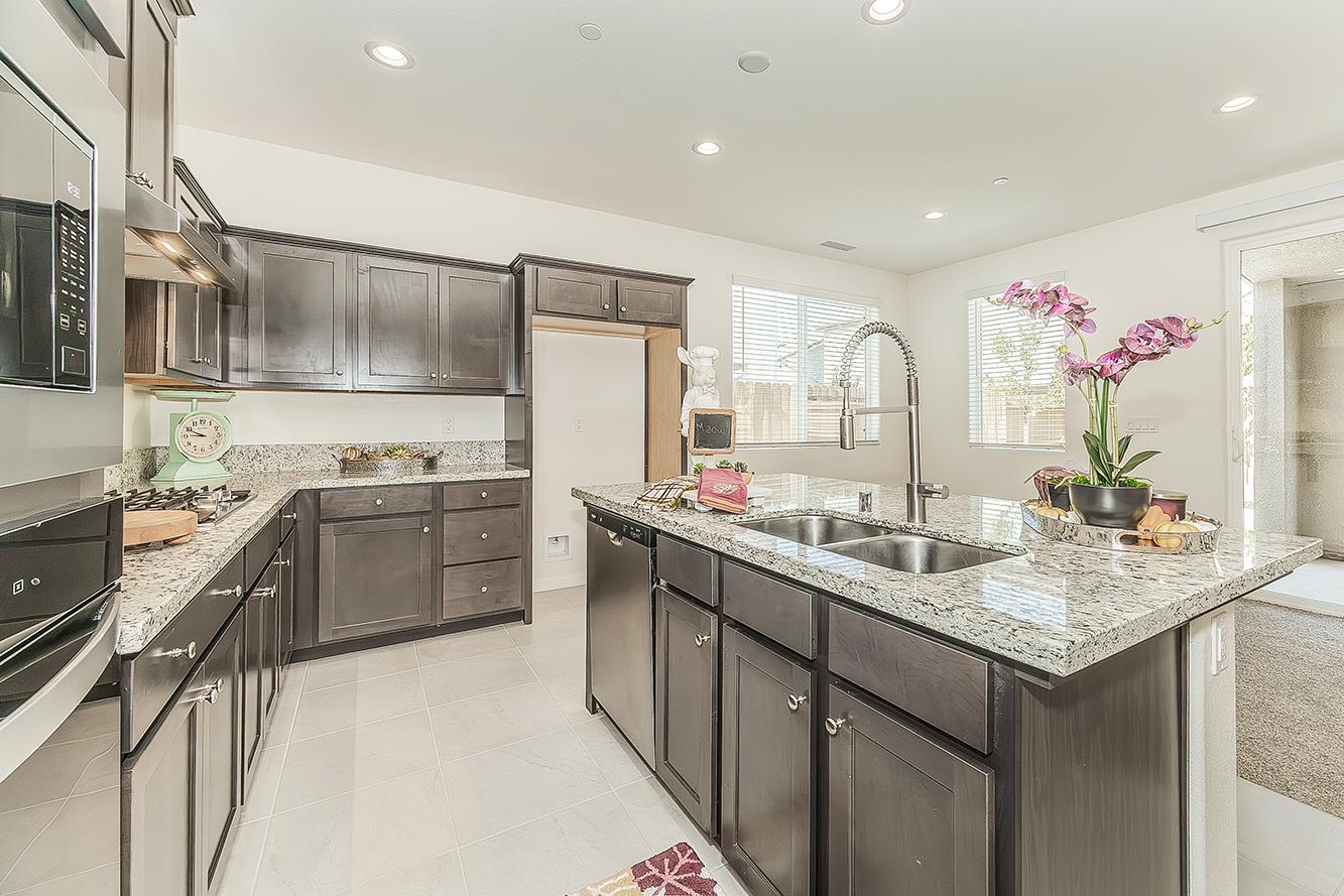 4161 Mitchell Ave, Clovis, CA 93619