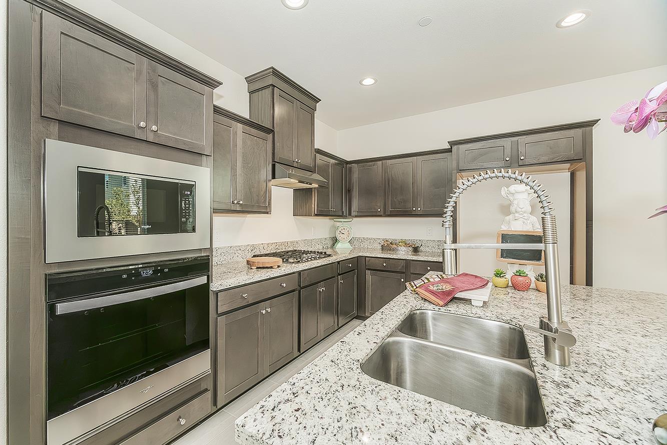 4161 Mitchell Ave, Clovis, CA 93619