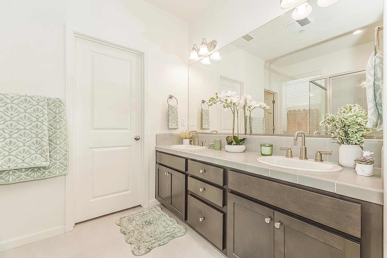 4161 Mitchell Ave, Clovis, CA 93619
