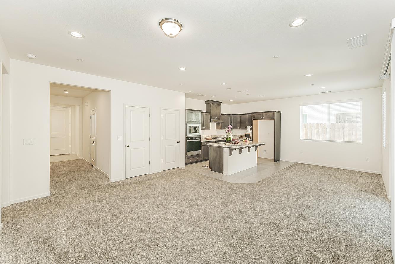 4161 Mitchell Ave, Clovis, CA 93619