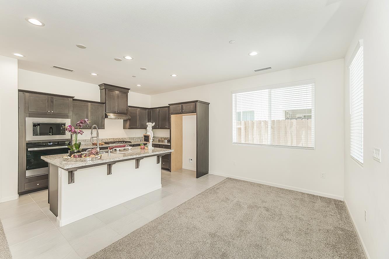4161 Mitchell Ave, Clovis, CA 93619