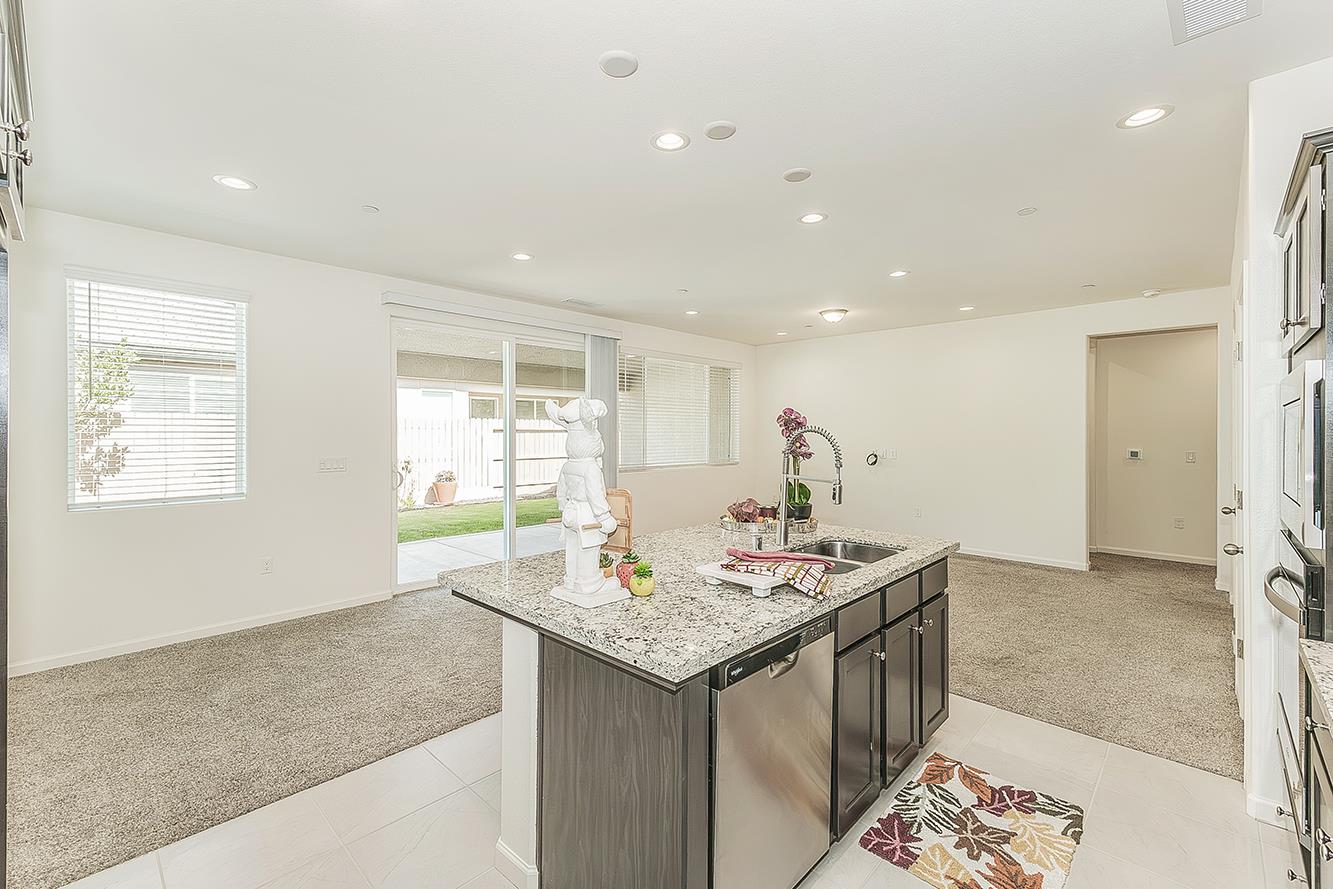 4161 Mitchell Ave, Clovis, CA 93619