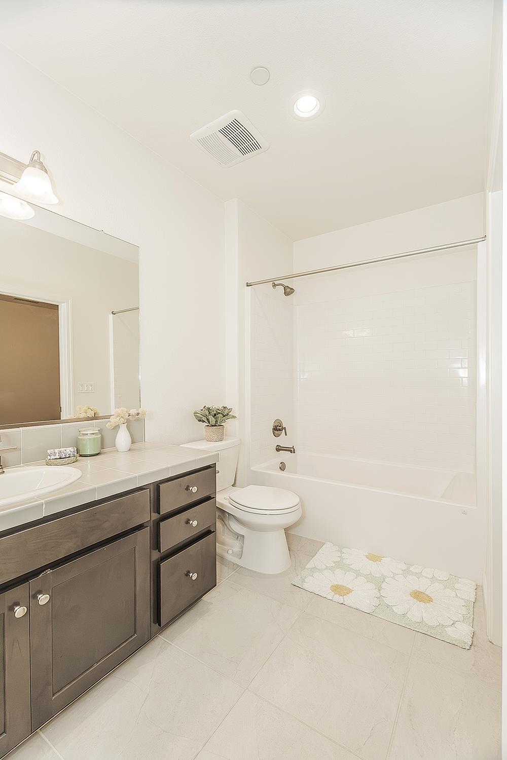 4161 Mitchell Ave, Clovis, CA 93619