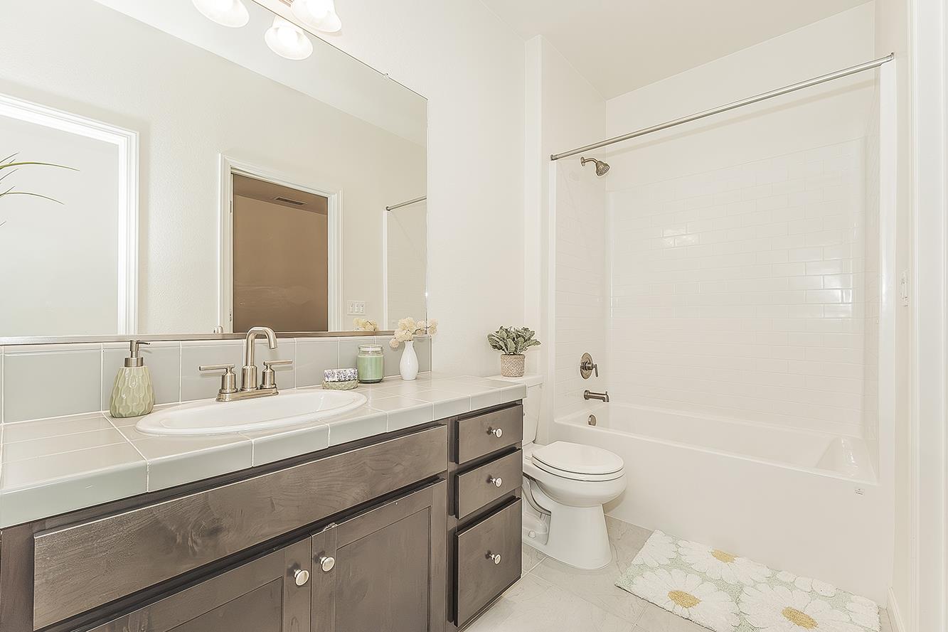 4161 Mitchell Ave, Clovis, CA 93619