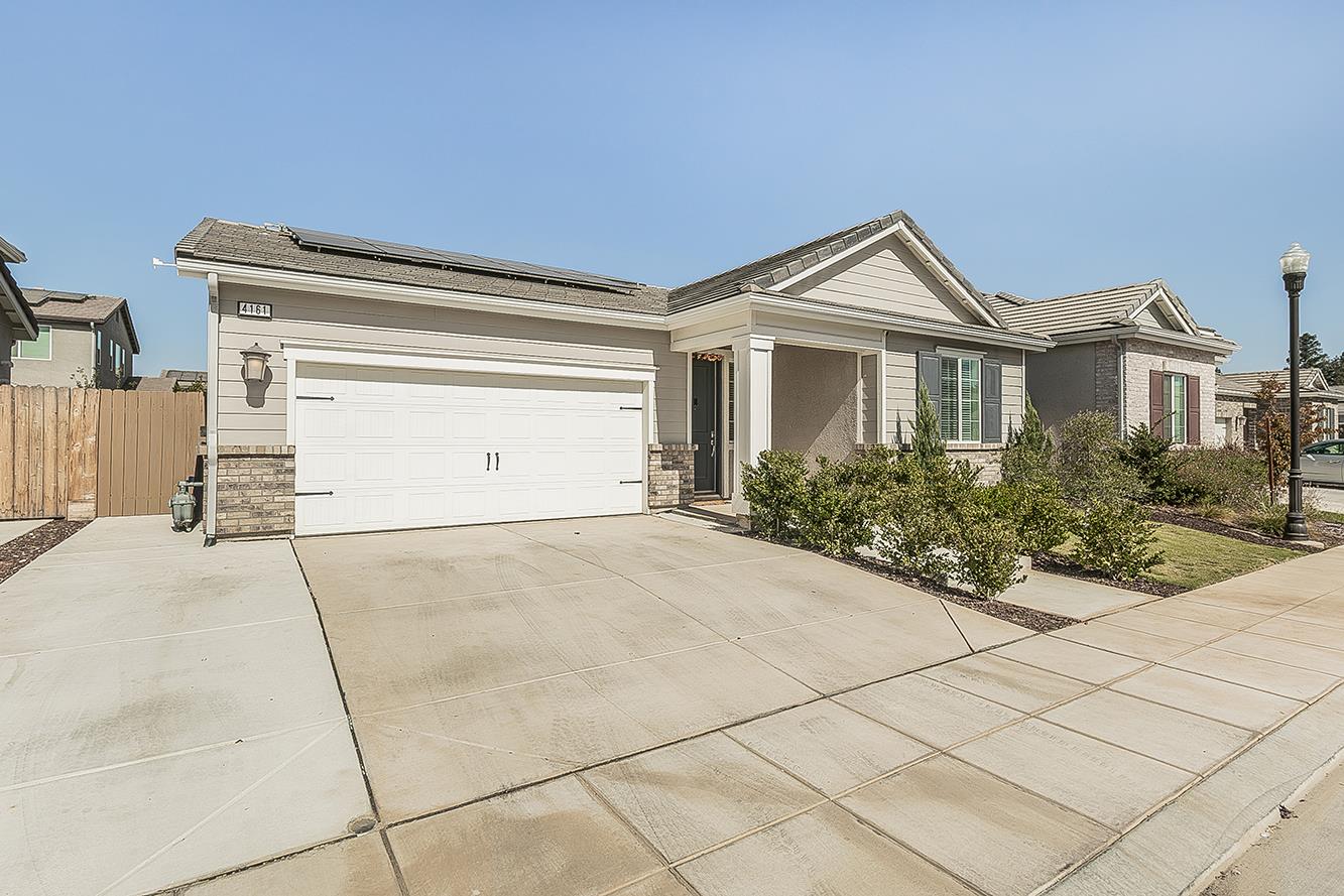 4161 Mitchell Ave, Clovis, CA 93619