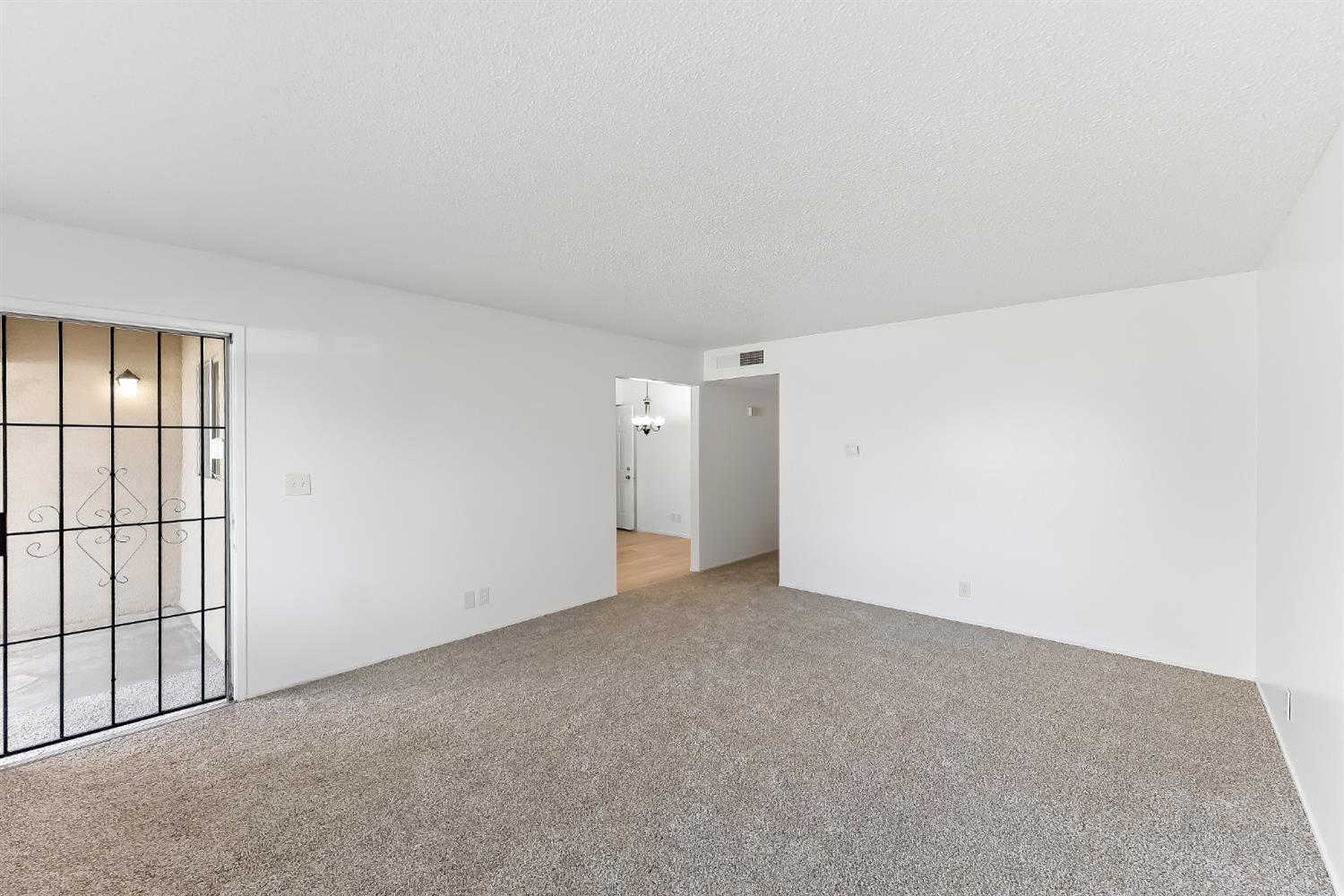 4560 E Fountain Way, Fresno, CA 93726