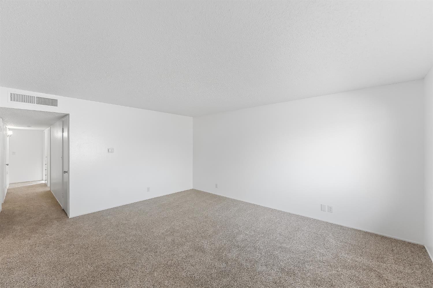 4560 E Fountain Way, Fresno, CA 93726