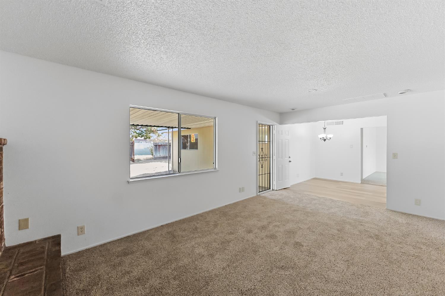 4560 E Fountain Way, Fresno, CA 93726