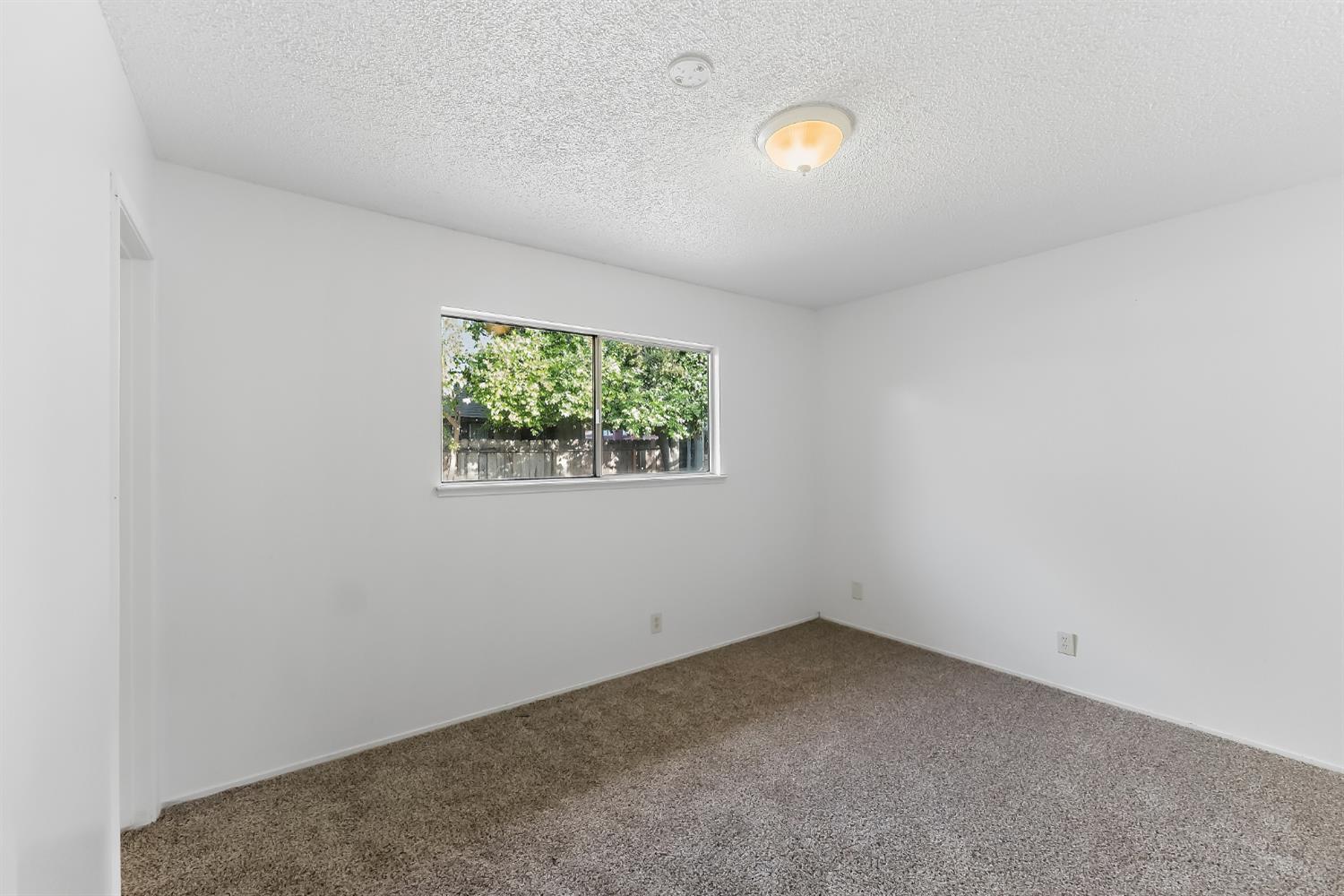 4560 E Fountain Way, Fresno, CA 93726