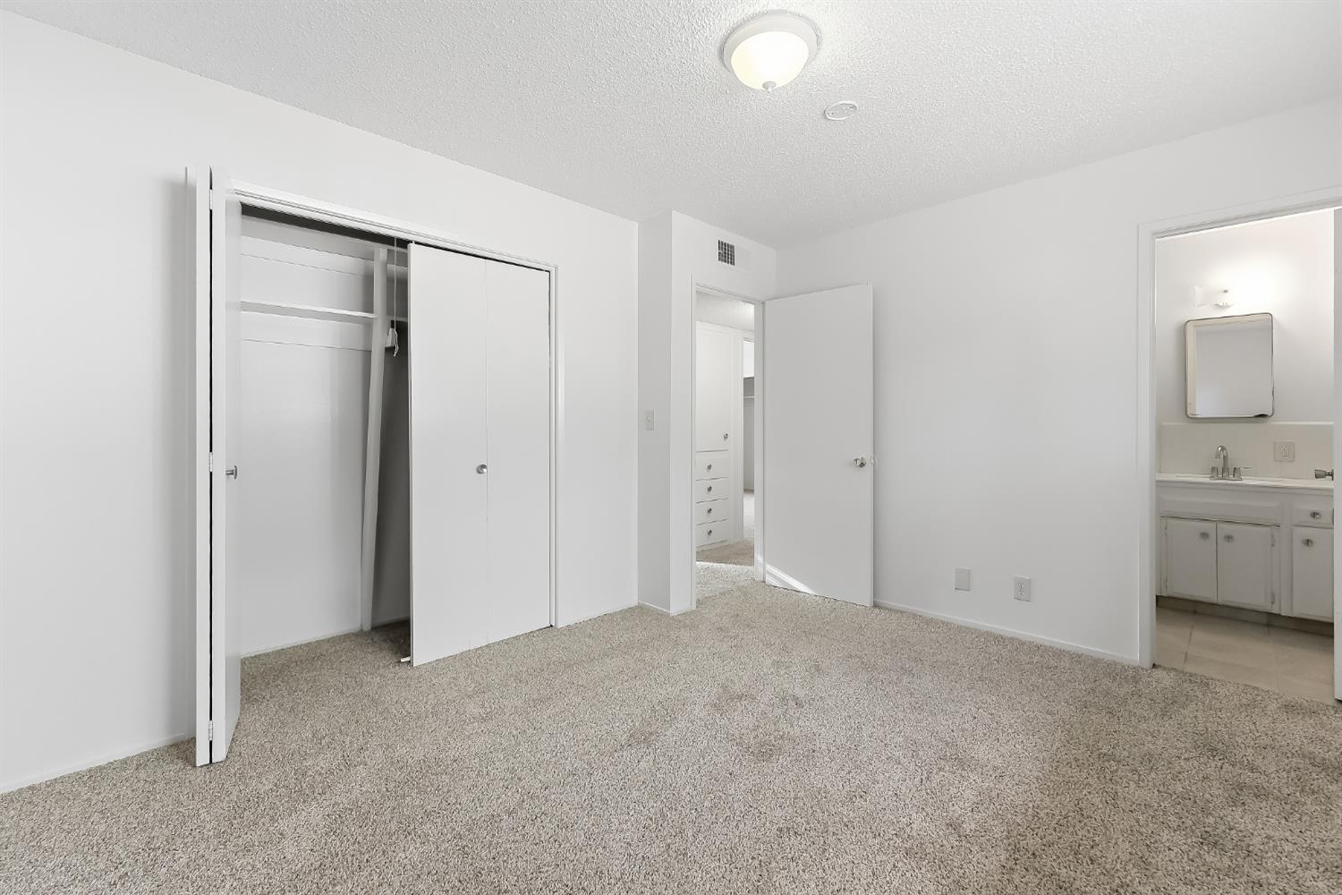 4560 E Fountain Way, Fresno, CA 93726