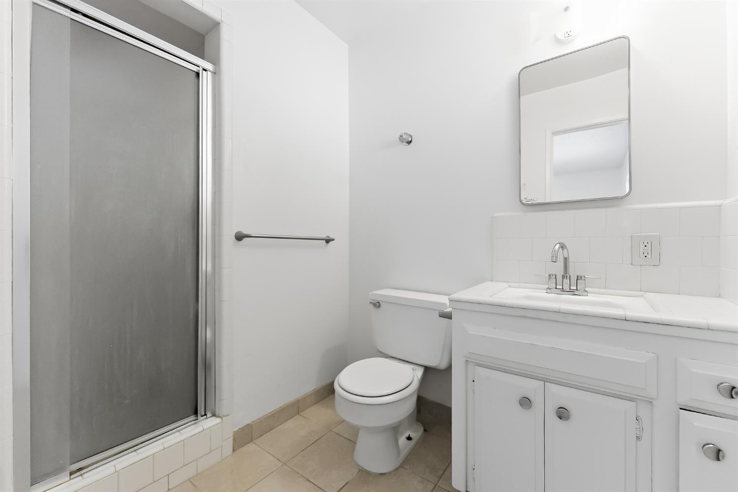 4560 E Fountain Way, Fresno, CA 93726
