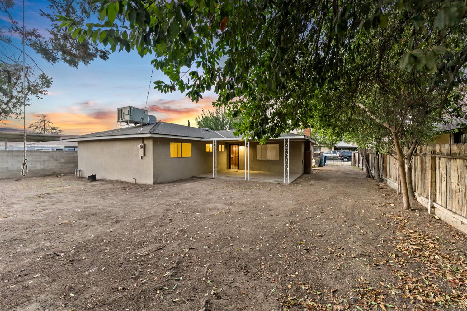 4560 E Fountain Way, Fresno, CA 93726