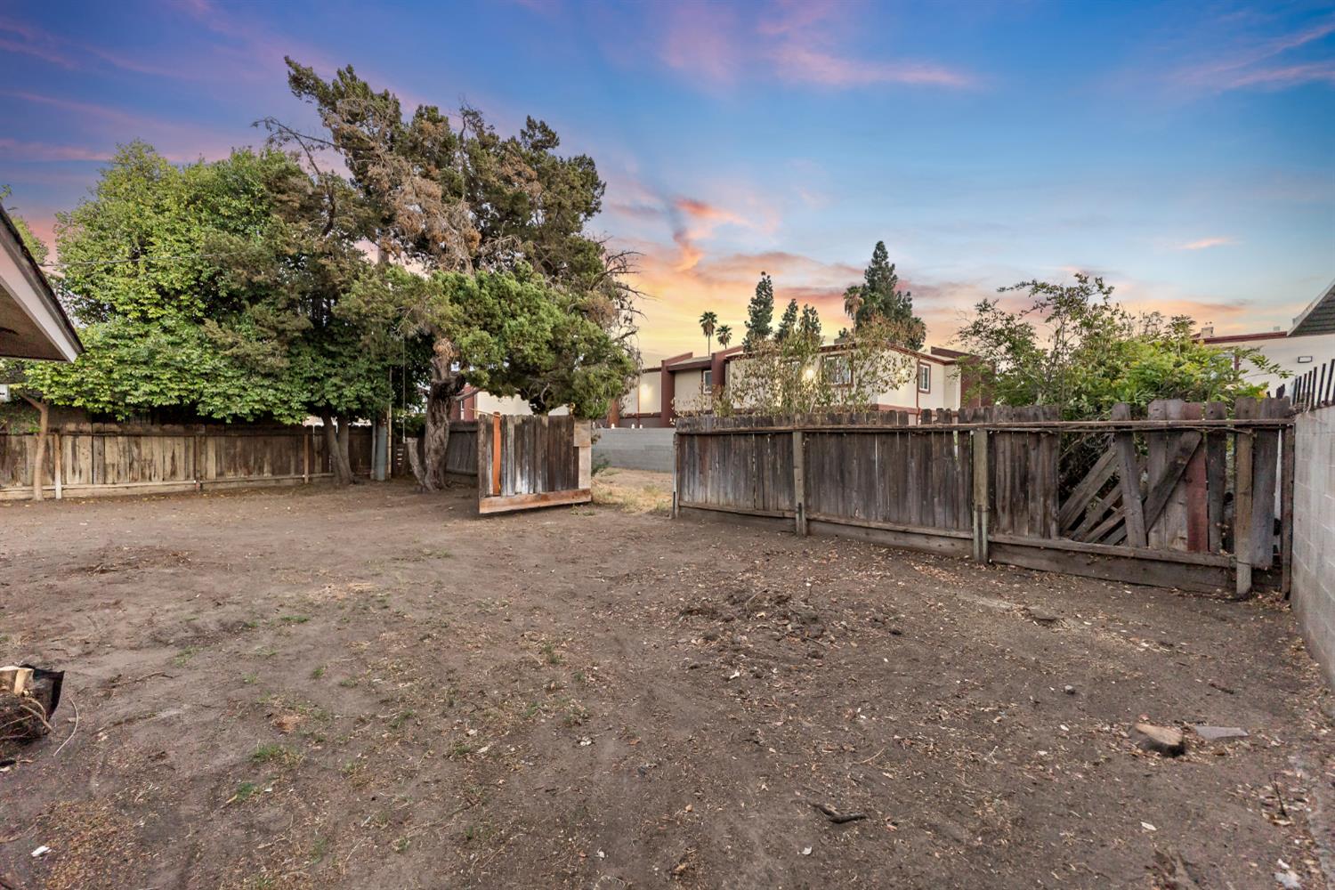 4560 E Fountain Way, Fresno, CA 93726