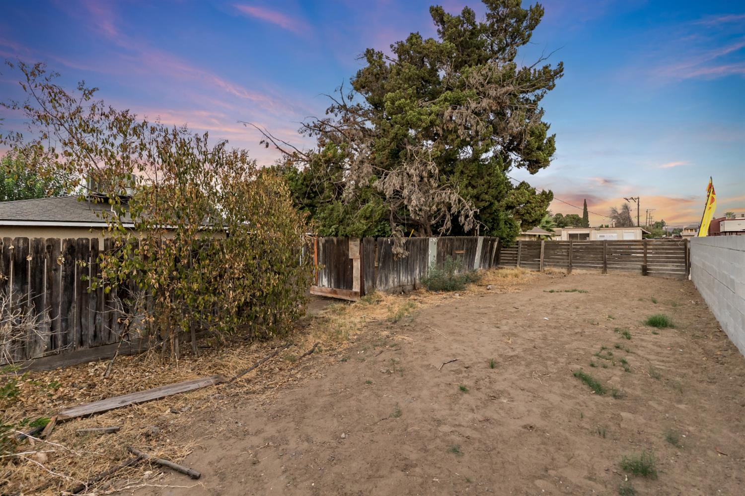 4560 E Fountain Way, Fresno, CA 93726