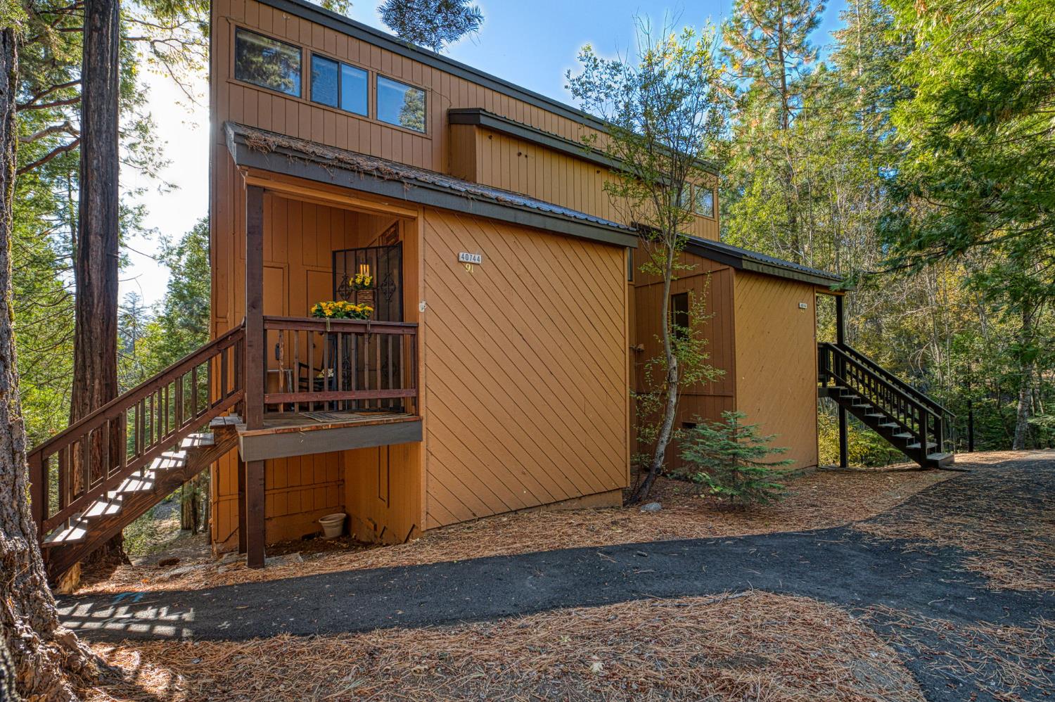 40744 Oakwoods Ln, Shaver Lake, CA 93664