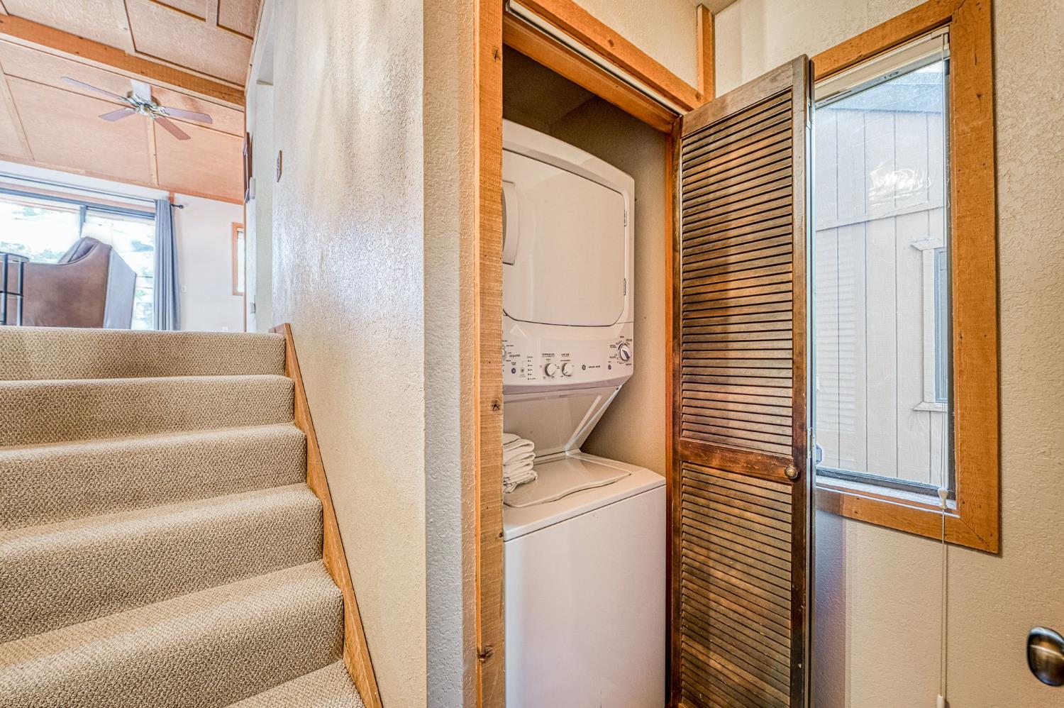 40744 Oakwoods Ln, Shaver Lake, CA 93664