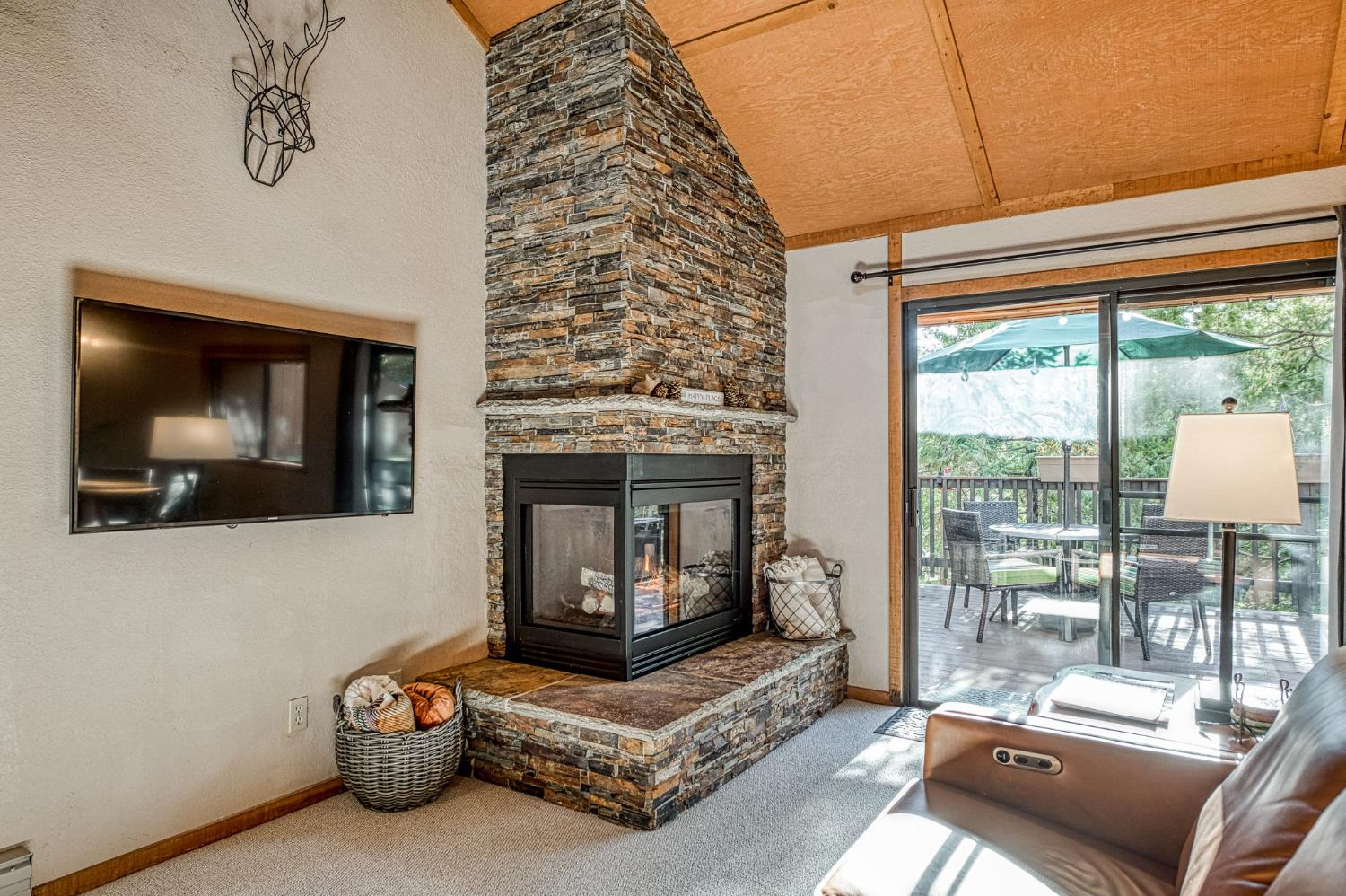 40744 Oakwoods Ln, Shaver Lake, CA 93664