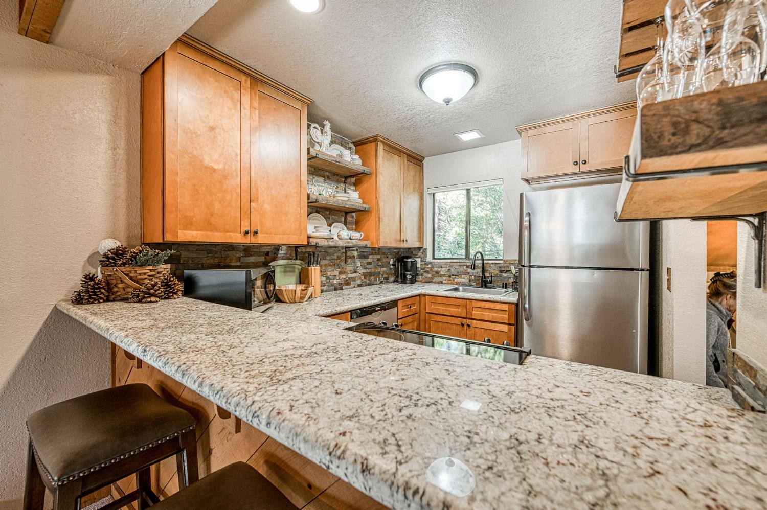 40744 Oakwoods Ln, Shaver Lake, CA 93664