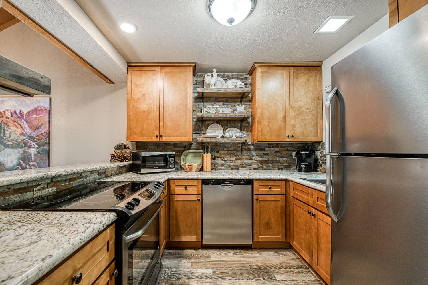 40744 Oakwoods Ln, Shaver Lake, CA 93664