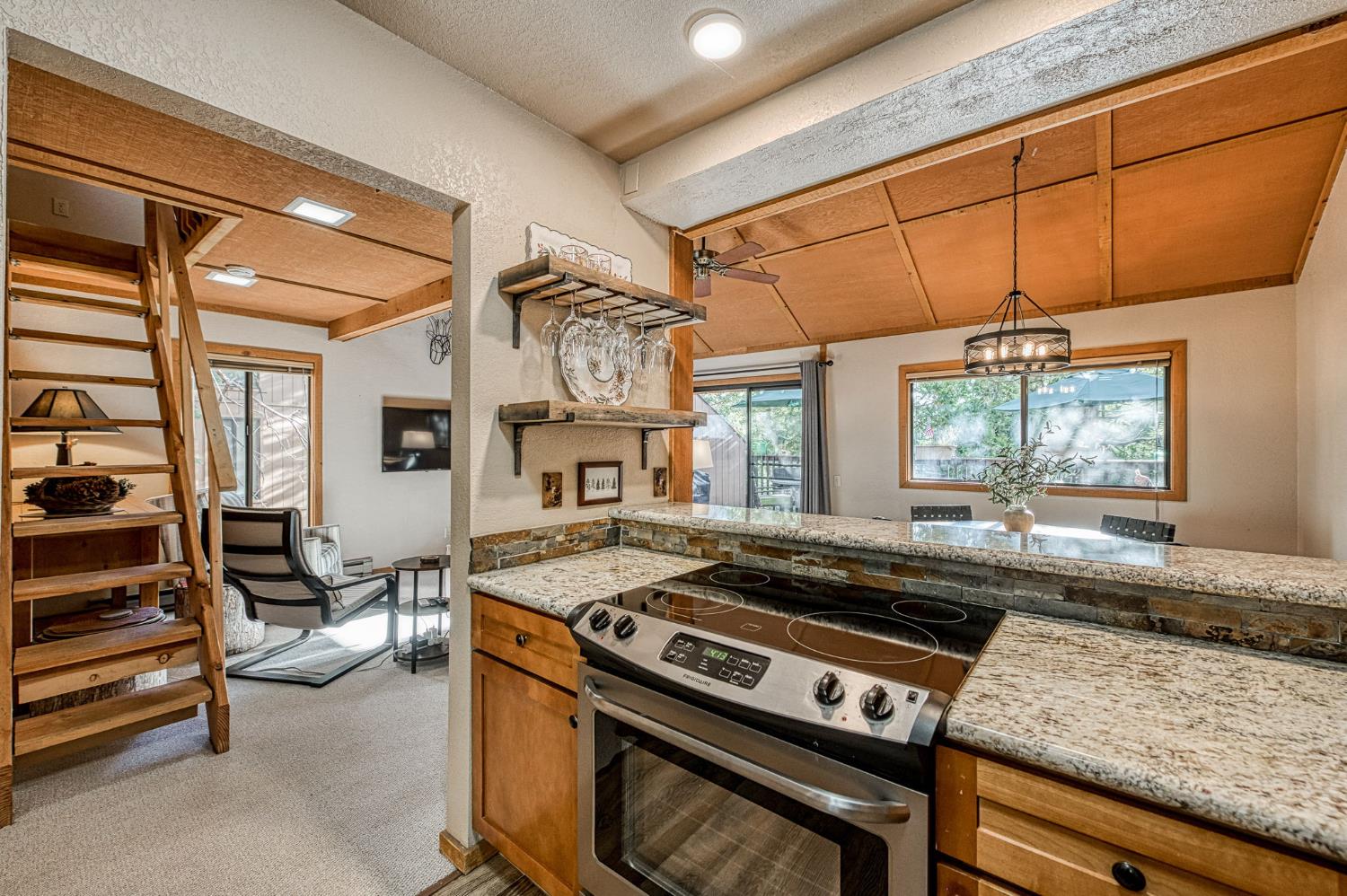 40744 Oakwoods Ln, Shaver Lake, CA 93664