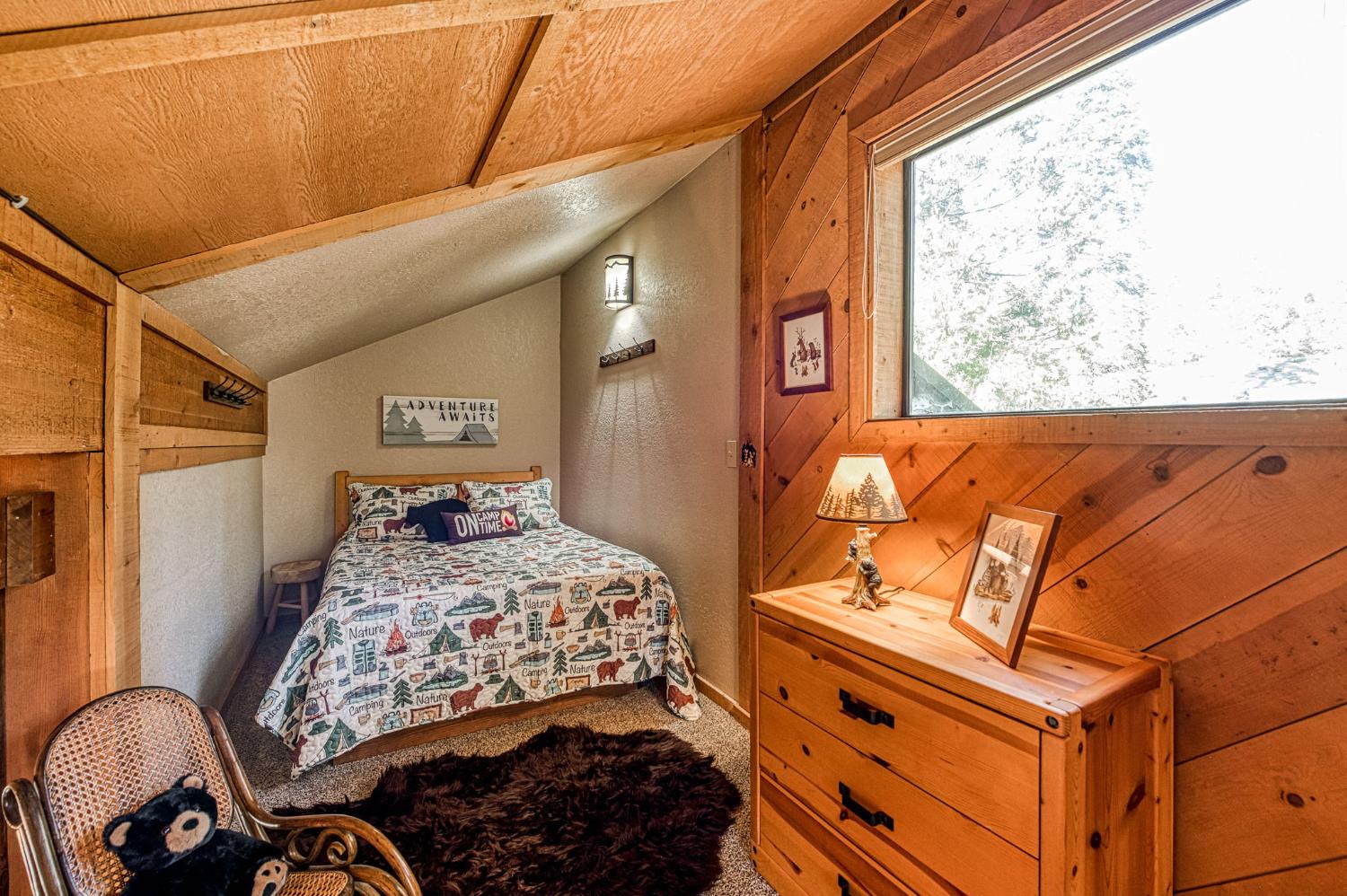 40744 Oakwoods Ln, Shaver Lake, CA 93664