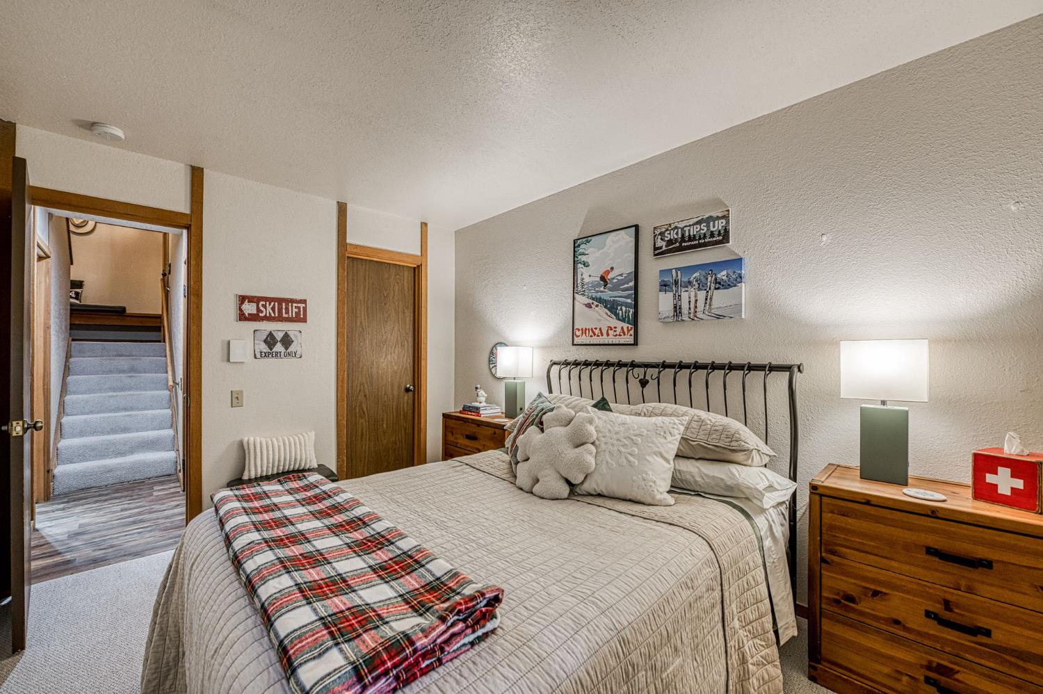 40744 Oakwoods Ln, Shaver Lake, CA 93664