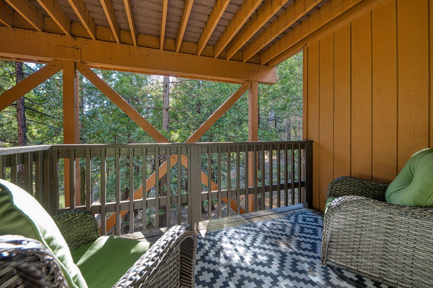 40744 Oakwoods Ln, Shaver Lake, CA 93664