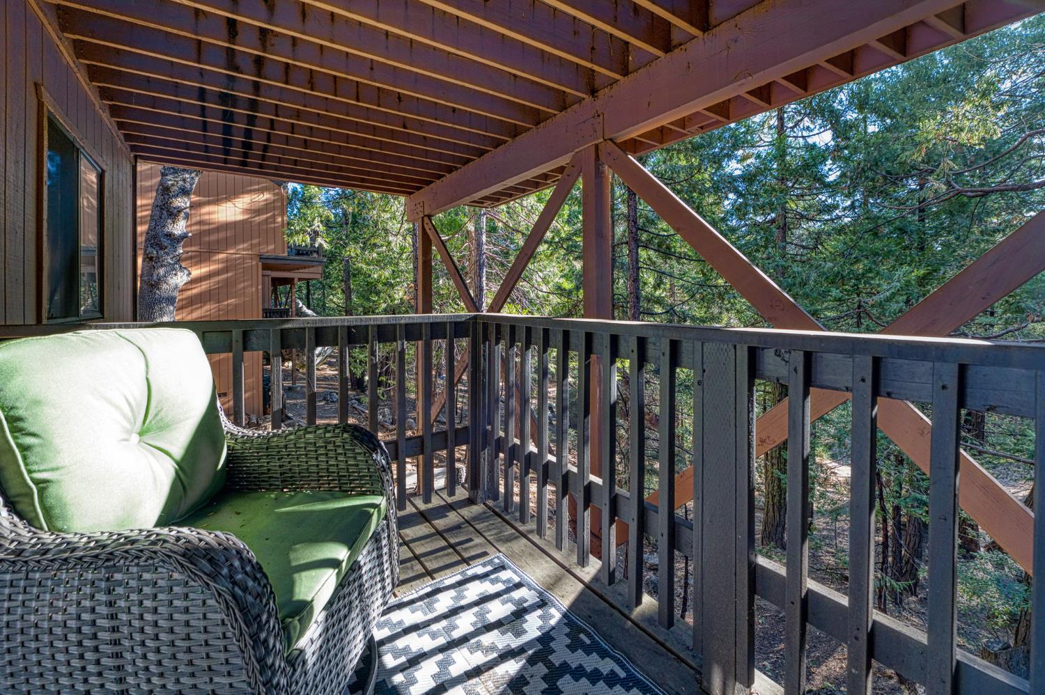 40744 Oakwoods Ln, Shaver Lake, CA 93664