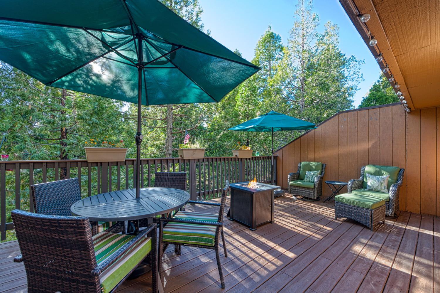 40744 Oakwoods Ln, Shaver Lake, CA 93664