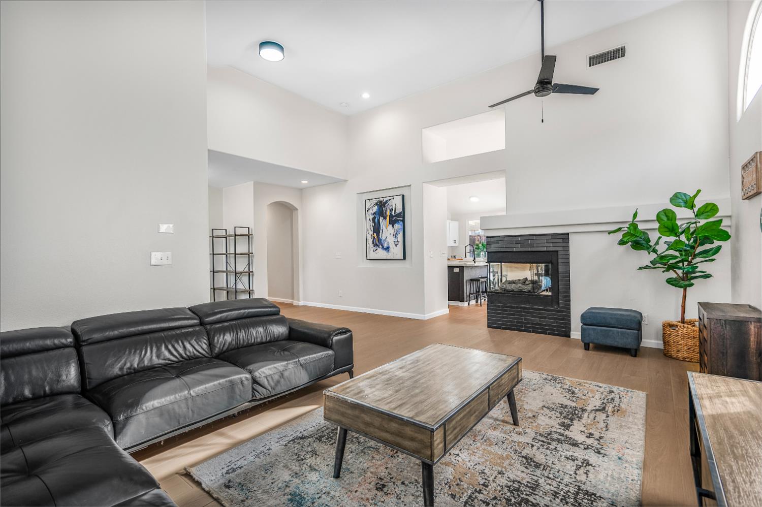 7276 N Gregory Ave, Fresno, CA 93722