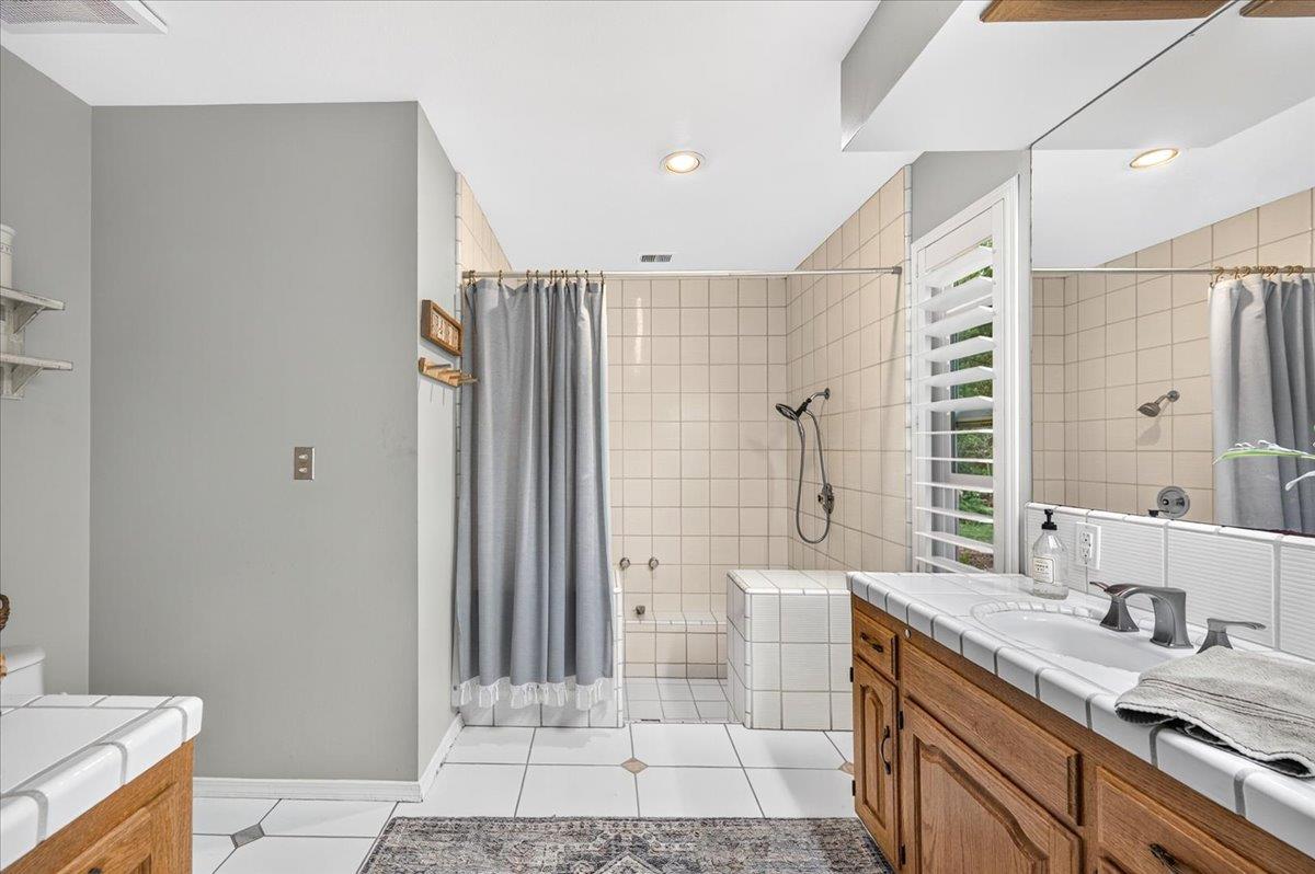 6668 Forrestal Ave, Clovis, CA 93619