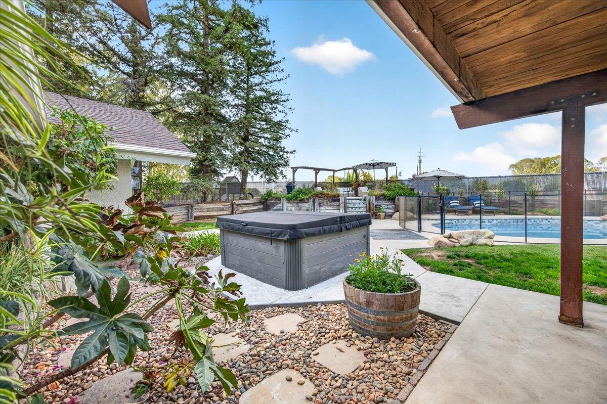 6668 Forrestal Ave, Clovis, CA 93619