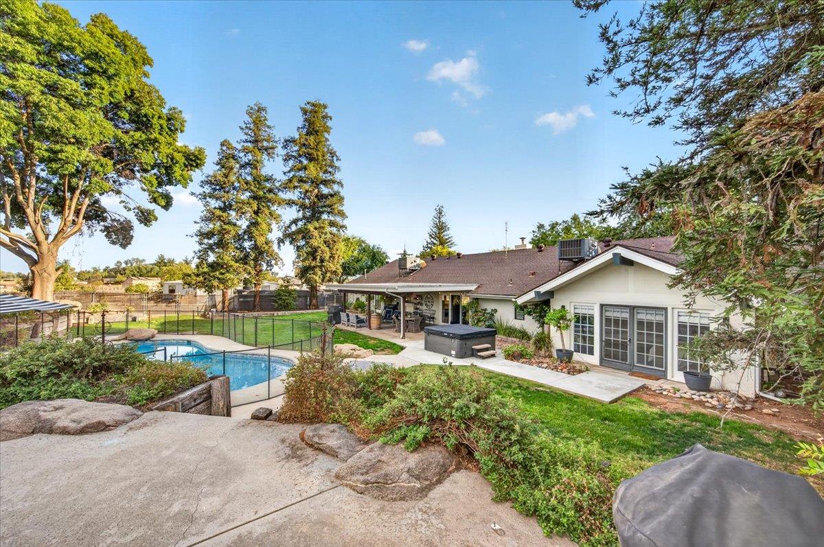 6668 Forrestal Ave, Clovis, CA 93619