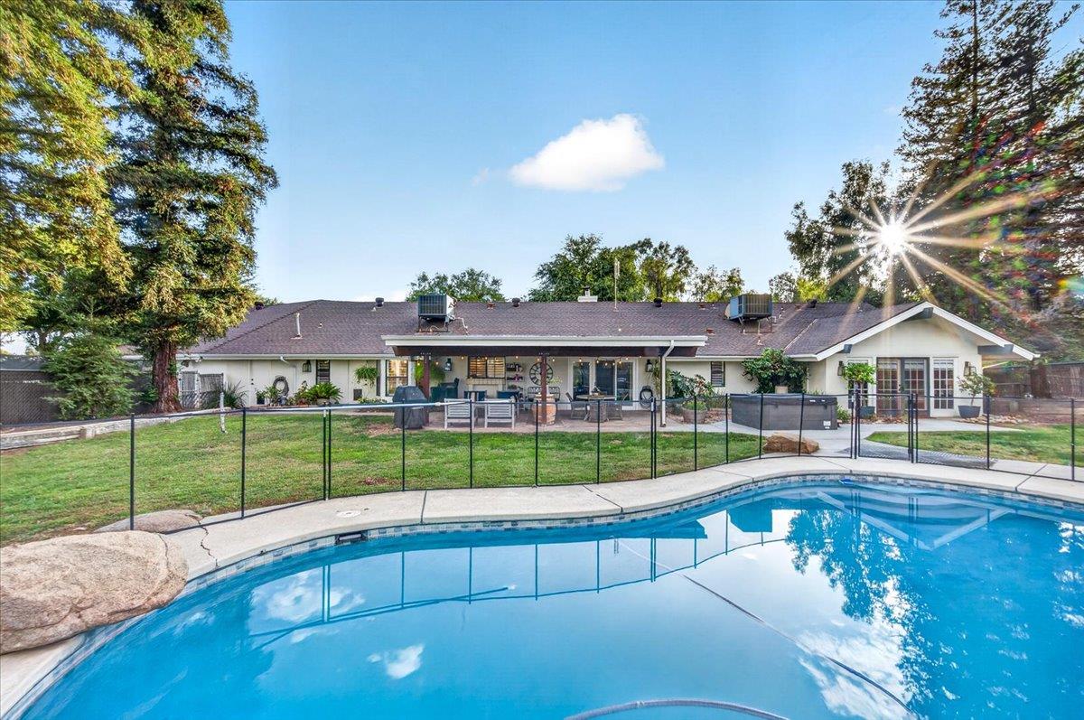 6668 Forrestal Ave, Clovis, CA 93619