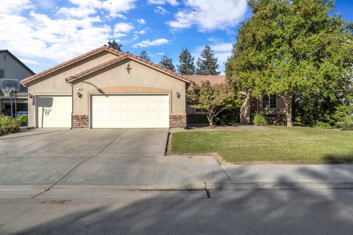 690 Carey Ave, Fowler, CA 93625