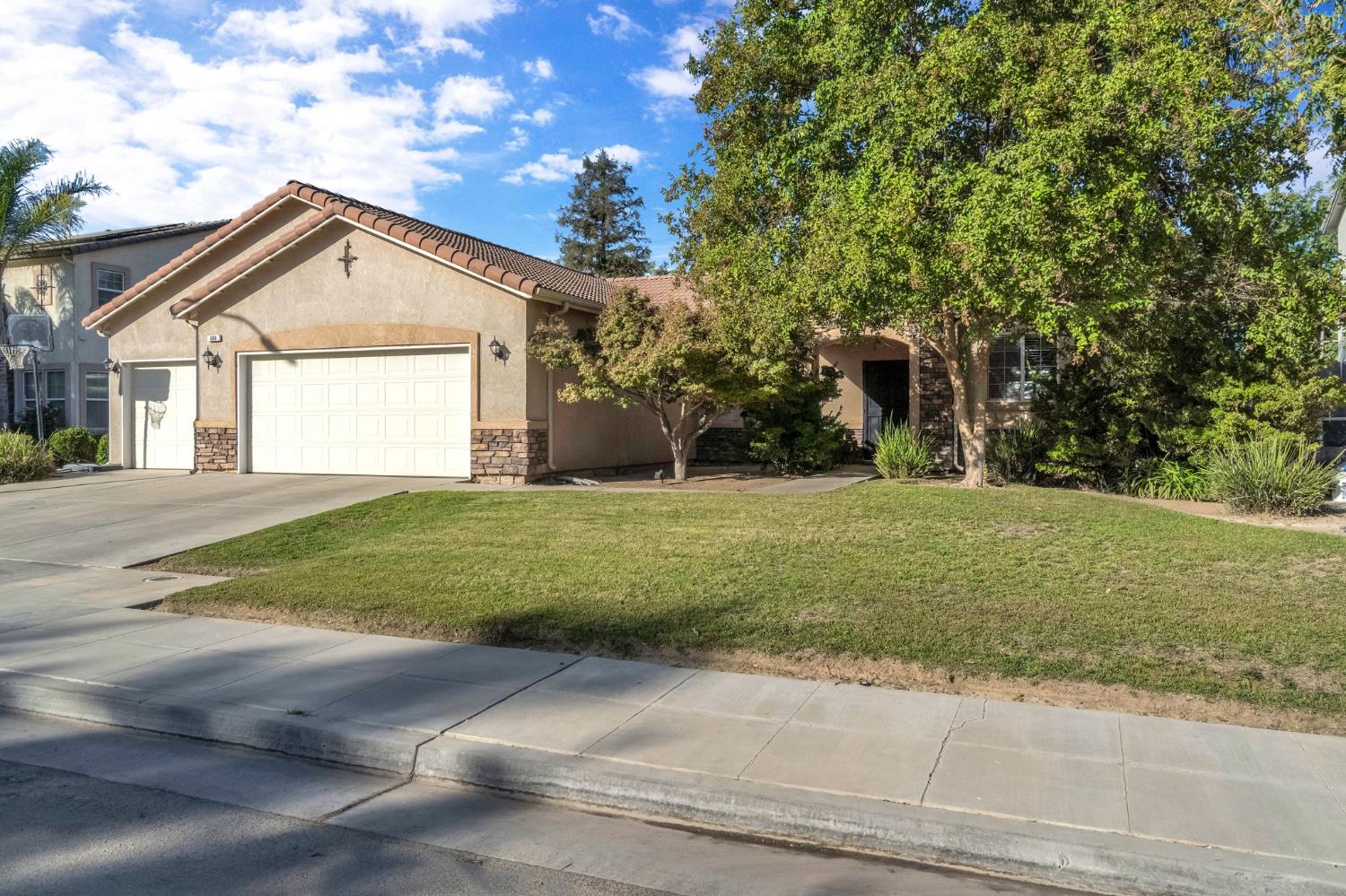 690 Carey Ave, Fowler, CA 93625