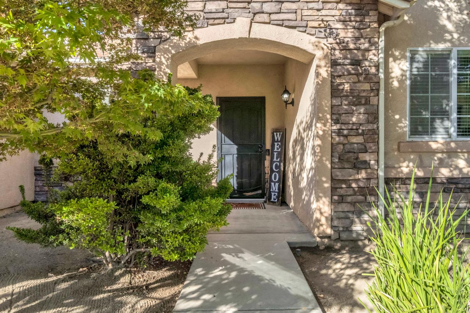 690 Carey Ave, Fowler, CA 93625