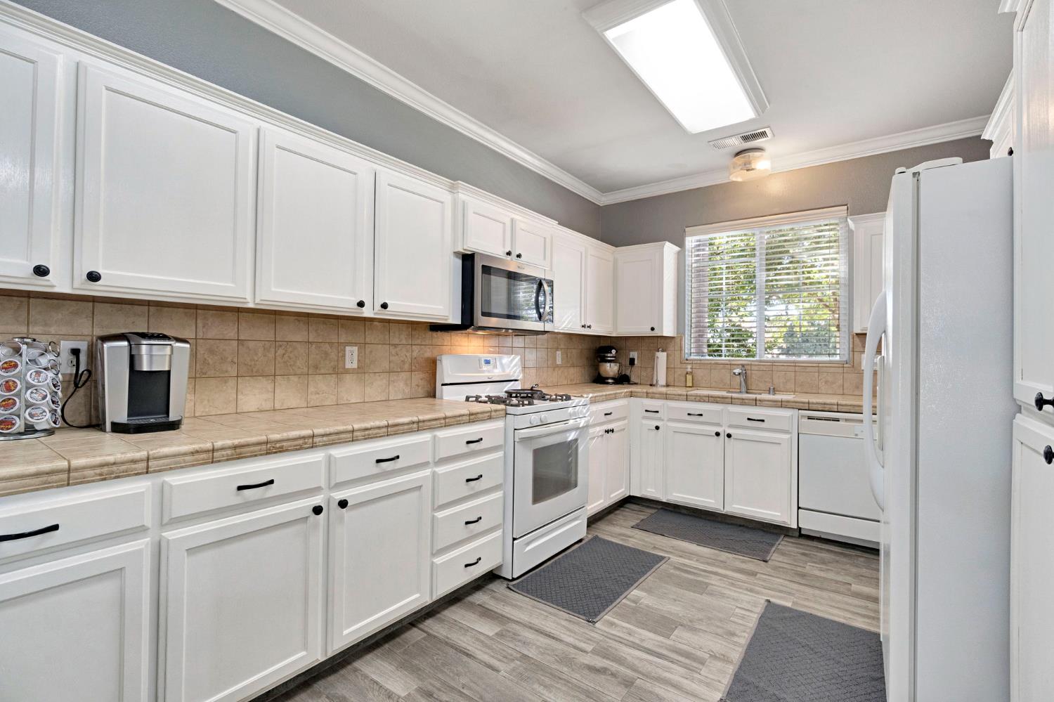 690 Carey Ave, Fowler, CA 93625