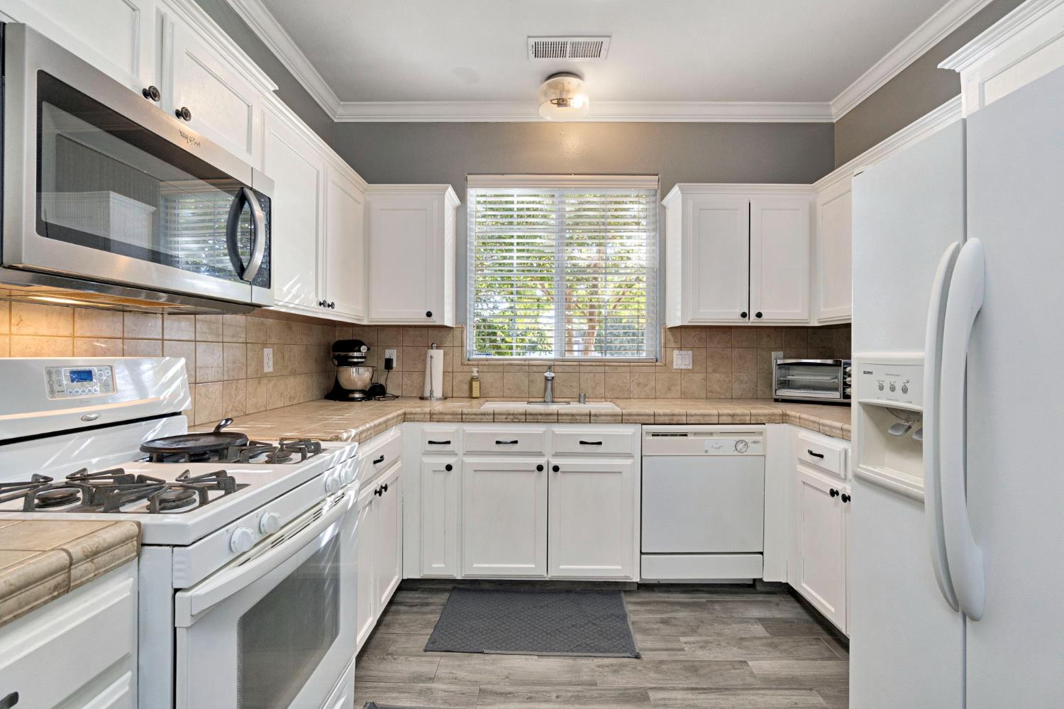 690 Carey Ave, Fowler, CA 93625