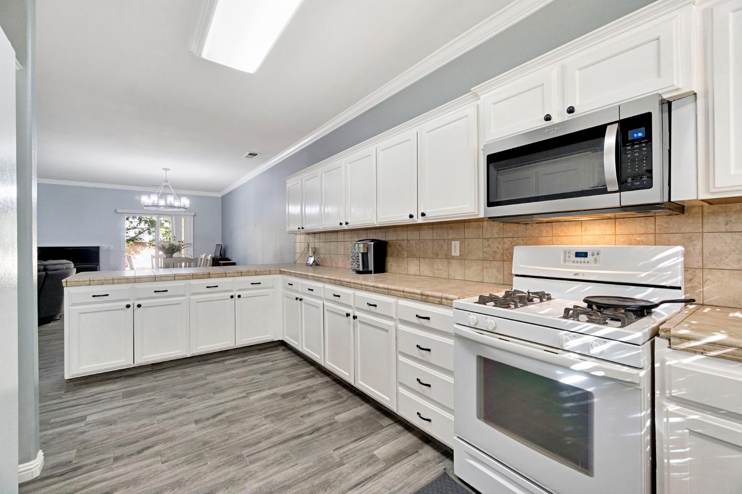 690 Carey Ave, Fowler, CA 93625