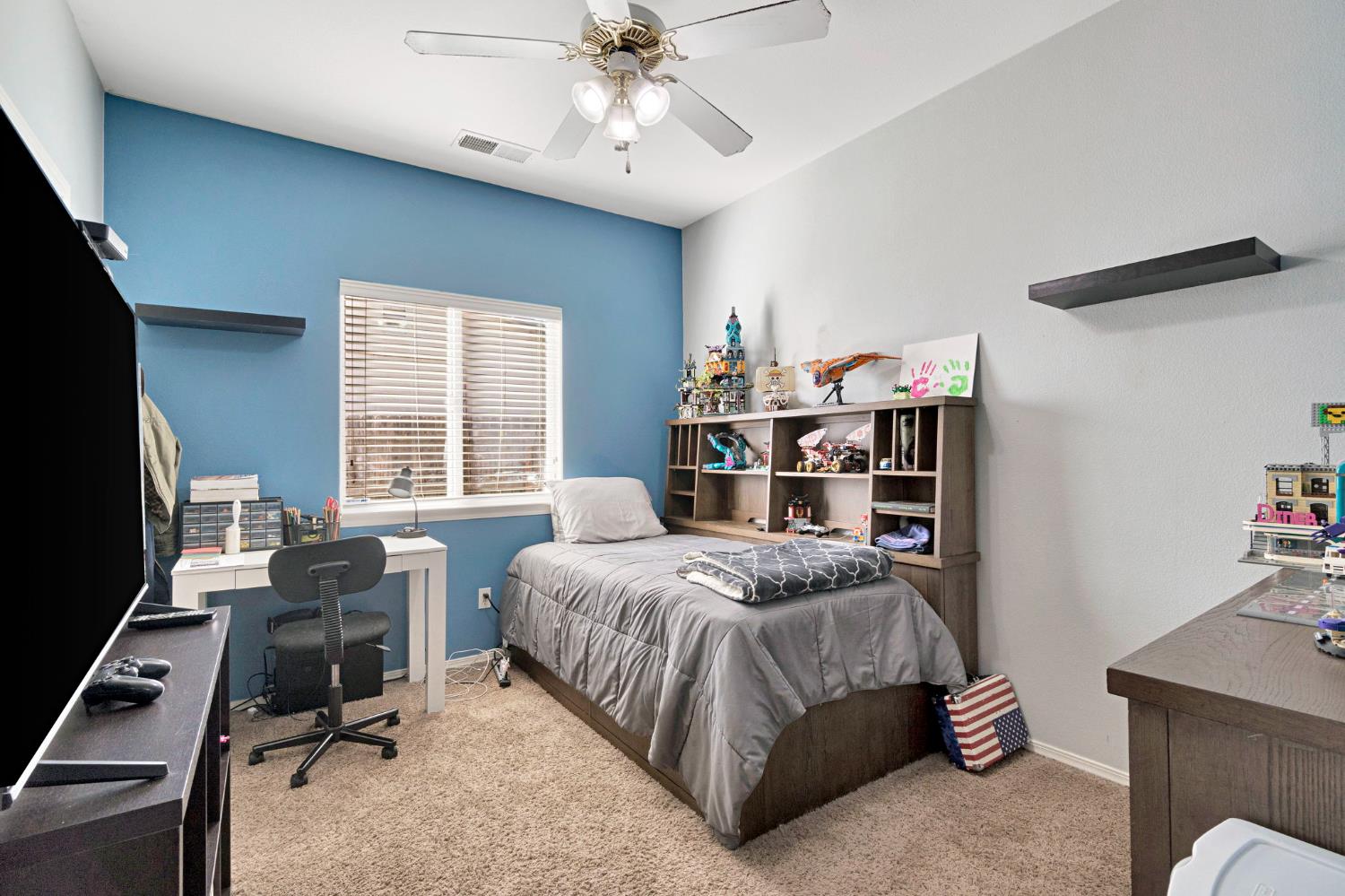 690 Carey Ave, Fowler, CA 93625