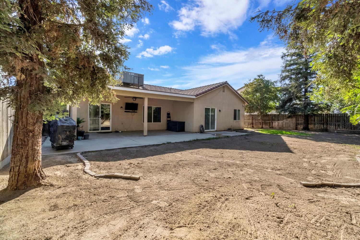 690 Carey Ave, Fowler, CA 93625