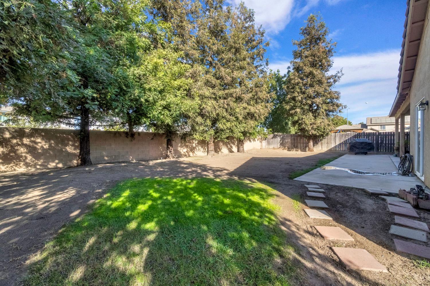 690 Carey Ave, Fowler, CA 93625