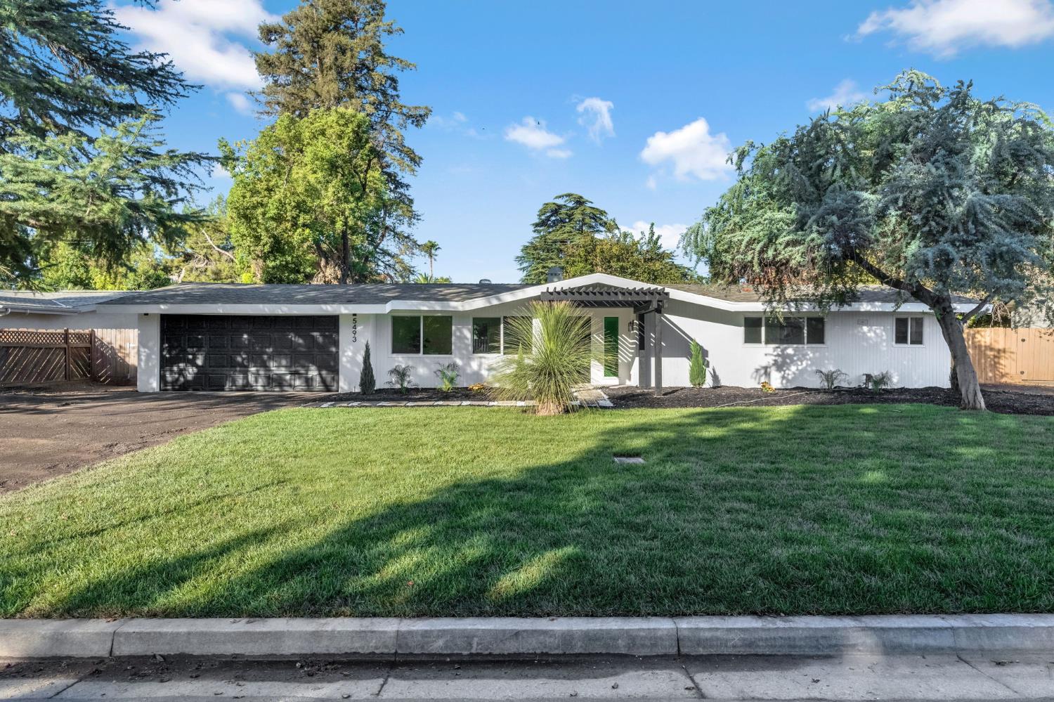5493 N Roosevelt, Fresno, CA 93704